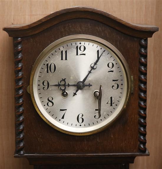 An oak grandmother clock, H.128cm